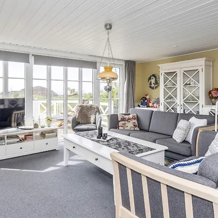 8 Person In Logstor-by Traum トラン