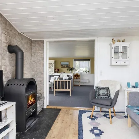 8 Person In Logstor-by Traum