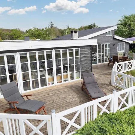 8 Person In Logstor-by Traum トラン